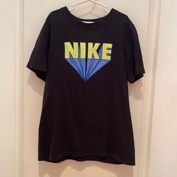 Very loved Nike Tee L - Picture 1 of 2
